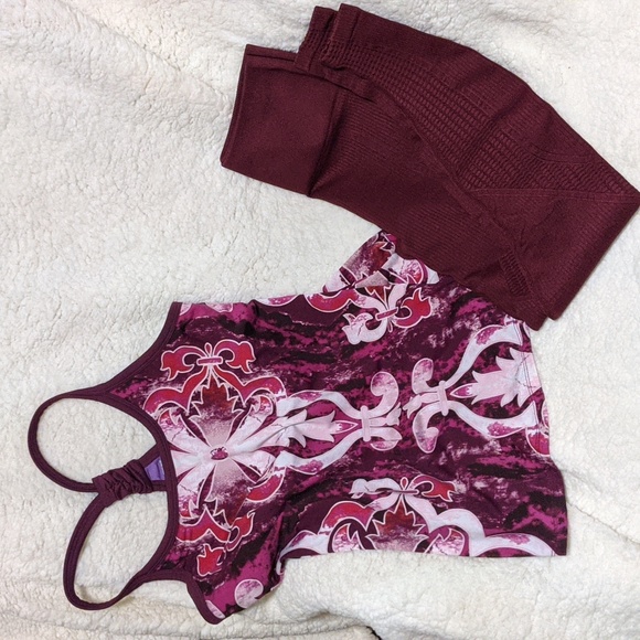Fabletics Leggings and unknown Brand Women's workout top (curated set) - Picture 5 of 6